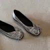Sapatos Mary Jane novos estilo coreano 2026, bico quadrado, com laço, baixos, slip-on, versáteis, de sola grossa, para mulheres