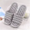 Pantuflas transpirables con diseño calado para ducha de baño para hombres, sandalias antideslizantes de secado rápido para interior de hotel para mujeres