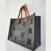 Bolsa de fieltro personalización Bolso de mano para banquetes Recuerdo de evento Gran capacidad Logo exclusivo Bolso de mano portátil de fieltro