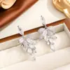 Pendientes de Cobre Populares Transfronterizos con Zirconia en Forma de Hoja Ojo de Caballo con Incrustaciones de Zirconia, Pendientes Elegantes Chapados en Oro con Acabado de Alta Gama, Venta al por Mayor