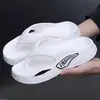 Chanclas de suela gruesa para hombre 2026 nueva moda resistentes al desgaste para exteriores antideslizantes de playa estilo chino sandalias de alto valor