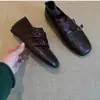 Estilo Británico Brogue Piel Negra Hebilla Retro Zapatos Pequeños de Piel para Mujer Planos Slip-On Mocasines