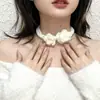 Gola Choker de Flor de Lã Branca de Pelúcia para Outono e Inverno, Colar com Tira para o Pescoço com Atmosfera Pura de Luxo para Mulheres