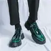 Novos sapatos masculinos de couro para o dedão do pé 2024 sola grossa com cadarço couro envernizado brilhante casuais com salto grosso mocassins sapatos da moda para cabeleireiro