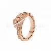 Anel de Osso de Cobra de Mola de Alta Qualidade Baojia Anel Fashion Ins em Formato de Cobra Ouro Rosa Ouro Branco Feminino Anéis de Casal Cravejados com Diamantes
