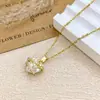 Collar con Flores de Colores y Diseño de Corazón, Accesorios de Collar Corazón del Océano para Mujeres, Temperamento de Lujo Ligero, Regalo Versátil para Mejor Amiga