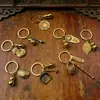 Al por mayor Vintage Imitación Cobre Pixiu Calabaza Cinco Monedas Emperador Atrae Riqueza Llavero Colgante Tortuga Calabaza Suministro de Múltiples Fuentes