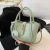 Bolso de Mano Retro Francés de Nicho para Mujer 2026 Nuevo Verano Versátil de Moda Bolso Cubo Bolso de Hombro Único Cruzado