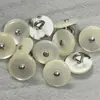 Botões naturais de concha de Tarob com furo central de metal, botões de concha para suéteres de tricô de seda, camisas e botões costurados à mão