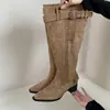 Botas da moda estilo coreano 2026 novo temperamento de cano médio para mulheres bico fino salto grosso botas que aumentam altura fivela de cinto salto médio botas longas