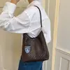 Bolsa de Grande Capacidade Feminina 2026 Nova Moda Outono Textura Trançada Bolsa Transversal Toque de Luxo Super Quente Bolsa de Ombro Único Estilo Balde