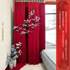 Decoração de Casamento Estilo Livro Vermelho Pequeno Conjunto de Área para Fotos com Roupão de Banho Flor Magnólia Artificial de Alta Qualidade Parede de Fundo para Layout do Quarto de Casamento