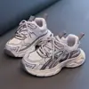 Novos Tênis Esportivos Duplos Infantis Outono 2026 para Meninos, Tênis Casuais Leves e Versáteis com Fecho de Velcro, Tênis Pai