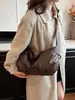 Bolsa de mão retrô de couro macio de grande capacidade para mulheres, nova moda 2026 bolsa de bolinho plissada, bolsa de ombro casual e estilosa para o trabalho