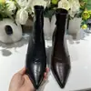 Botines de tobillo súper modernos de estilo retro con punta para otoño e invierno para mujer, nuevo estilo de moda 2026, tacones altos elegantes, ajuste ceñido, diseño de nicho, con cremallera trasera