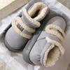 Chinelos de algodão quentes para uso interno e doméstico masculinos 2024 Novo estilo de uso externo Botas de neve com forro de lã de sola grossa para mulheres
