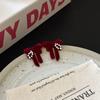 Pendientes de perlas con lazo rojo flocado vintage de otoño e invierno, nuevos y japoneses y coreanos, elegantes y modernos, para mujer.