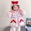 Chaqueta de Algodón para Niñas Ropa de Abrigo Otoño Invierno 2026 Nuevo Estilo Elegante con Capucha para Niños Engrosada Forrada de Felpa Dibujos Animados Ropa de Algodón para Bebés Moderna