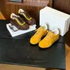 Zapatos de entrenamiento retro planos de cuero suave de alta calidad, en stock, un estilo atlético casual versátil y ligero, perfectos para parejas