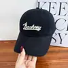 Gorra de Béisbol Rosa Frambuesa Blanca para Mujer con Circunferencia de Cabeza Grande, Visera Suave, Estilo Coreano, Adelgazante de Rostro, Tendencia de Bordado Estilo Americano