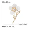 Nova Broche de Flor de Resina de 4 Pétalas Estilo Europeu e Americano Exquisito de Luxo Leve Acessório Versátil Pino Simples para Xale