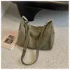 Bolsa tote retrô transfronteiriça para mulheres, nova coleção de outono 2026, uma bolsa de ombro super popular e versátil com grande capacidade, perfeita para o dia a dia e pode ser usada como bolsa transversal.