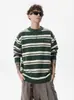 Colección de otoño e invierno: suéter a rayas de bloques de color para hombre, capa interior casual, tejido para parejas, suéter de ajuste relajado estilo japonés, top de punto retro