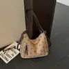 Bolsas de mano de lujo ligero estilo coreano al por mayor para mujer, nuevos bolsos de hombro elegantes de lunares para otoño 2026, mochilas versátiles