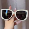 Gafas de Sol Nuevas para Vacaciones en la Costa 2025 para Mujer Antivioleta Negras Moda Estilo Callejero Coreano Estilo Retro
