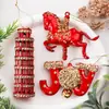 O novo pingente de PC de árvore de Natal vermelha pintada da Shengyuan para decorações de Natal DIY e penduricalhos de janela está disponível para atacado.