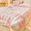 Falda de Cama de Terciopelo de Leche Cubierta Invierno Engrosada Totalmente Envuelto Cubierta de Cama Protector de Colchón para el Hogar Sábana Individual Cubierta de Cama de una Pieza
