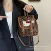Outono de 2026 Nova Bolsa de Mão Feminina Pequena Moda Vintage Casual Estampa de Leopardo Bolsa de Ombro Mochila para o Trabalho Atacado