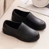 Zapatos populares de PVC para madres de mediana edad y ancianos, cómodos para usar al aire libre, antideslizantes, de suela blanda, mocasines de trabajo impermeables