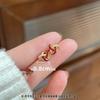 Diseño de Nicho de Alta Calidad Microincrustado con Circonita Pendientes de Aro Triángulo Rojo para Mujer Lujo Ligero Versátiles Exquisitos Pendientes Pequeños