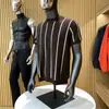 Camiseta de Punto de Manga Corta para Hombre, Seda de Hielo, Textura de Raya Vertical de Verano, Corte Ajustado, Estilo Old Money, Negocios, Venta al por Mayor de Fábrica Transfronteriza
