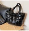 Ropa acolchada de algodón espacial hilo de bordar Cuadros gran capacidad Moda retro europea y americana personalidad estilo occidental color sólido bolso de hombro tote portátil