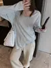 Camiseta blanca de manga larga con cuello en V de fábrica para mujer, nuevo estilo de otoño, camiseta básica de alta gama, top holgado y casual
