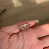 Anillo Cruzado de Cerdo Único de Diseño de Nicho, Lujo Ligero, Gama Alta, Personalizado, Moderno, Anillo de Circonita Incrustado con Diamantes para Mujer