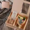 Regalo creativo de vacaciones para niñas para darle a mamá o a la maestra: ramo práctico de claveles con fragancia duradera set de regalo