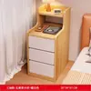 Gabinete de Noche Estilo Crema con Espacio Ultra Angosto Fácil de Limpiar, Gabinete de Tres Cajones para Mesita de Noche de Dormitorio, Gabinete de Almacenamiento para Espacios Pequeños en Apartamentos