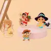 Soportes acrílicos personalizados con personajes de anime y dibujos animados, perfectos como decoración de escritorio; Soportes giratorios para figuras disponibles bajo pedido
