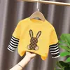Camiseta de Manga Larga de Algodón Puro con Estampado de Dibujos Animados para Niñas, Estilo Nuevo de Primavera y Otoño 2026, Top de Rayas Falso de Dos Piezas T