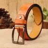Cinturón para Hombre con Hebilla de Pin, Estilo Vintage, Moda Casual, Cinturón Versátil para Hombre de PU Grabado, Nuevo al por Mayor 2025