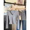 Nueva colección de principios de otoño: dulce, escote en V favorecedor, tejido cepillado, camiseta cálida de manga larga con corte ajustado, tirantes fijos y copas incorporadas en el pecho para mujer