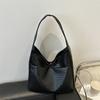Bolso de mano tejido casual retro de gran capacidad 2024 nuevo popular casual color sólido estilista hombro axila tote para mujer bolso de moda