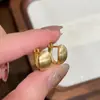Hebilla de oreja ovalada cepillada electrochapada en oro real de 18k aretes metálicos estilo mujer aretes simples atmósfera de alto nivel aretes de personalidad
