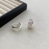 Pendientes de Esmalte Blanco Estilo Similar a Zhang Yueer Diseño Nicho para Mujer Alta Gama Lujo Ligero Elegante Verano Nuevo Estilo Aro para la Oreja