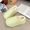 Pantuflas de algodón impermeables de dibujos animados para mujer, adecuadas para usar al aire libre, nuevo estilo de invierno 2026, para uso en interiores en casa, forradas de felpa, cálidas y con diseño de talón cerrado, también disponibles para hombre