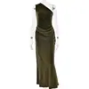 Vestido de hombro elegante de satén para mujer de comercio exterior europeo y americano 2025 verano nuevo, vestido sexy de cadera ajustado