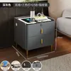 Mesa de Cabeceira Simples e Confortável Estilo Casa Tampo em Rocha Estilo Celebridade da Internet Moderna Luxo Leve Italiano Multifuncional Armário de Cabeceira Inteligente
